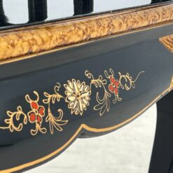 Rytietiškas valgomojo komplektas: apvalus stalas ir 4 vnt. krėslų