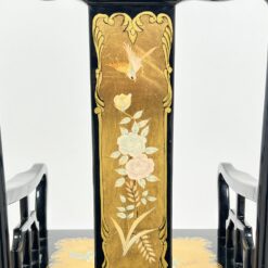 Rytietiškas valgomojo komplektas: apvalus stalas ir 4 vnt. krėslų