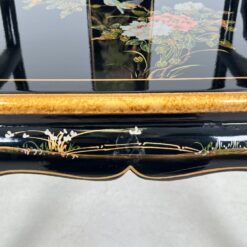 Rytietiškas valgomojo komplektas: apvalus stalas ir 4 vnt. krėslų