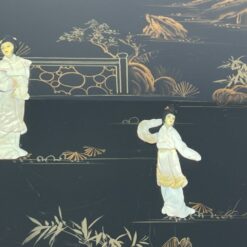 Rytietiškas valgomojo komplektas: apvalus stalas ir 4 vnt. krėslų