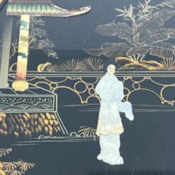 Rytietiškas valgomojo komplektas: apvalus stalas ir 4 vnt. krėslų