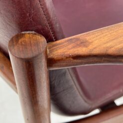 Mid Century krėslas su raudona eko oda 58x61x81 cm, 48 cm
