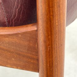 Mid Century krėslas su raudona eko oda 58x61x81 cm, 48 cm