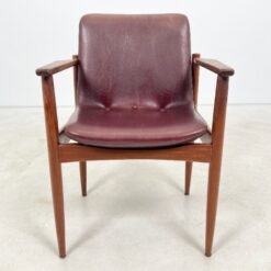 Mid Century krėslas su raudona eko oda 58x61x81 cm, 48 cm