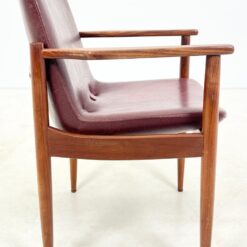 Mid Century krėslas su raudona eko oda 58x61x81 cm, 48 cm