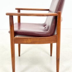 Mid Century krėslas su raudona eko oda 58x61x81 cm, 48 cm