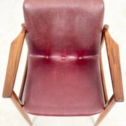 Mid Century krėslas su raudona eko oda 58x61x81 cm, 48 cm