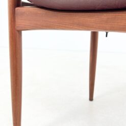 Mid Century krėslas su raudona eko oda 58x61x81 cm, 48 cm