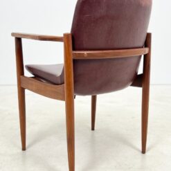 Mid Century krėslas su raudona eko oda 58x61x81 cm, 48 cm