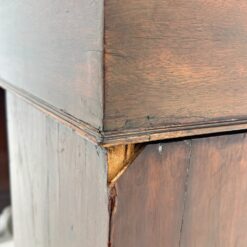 Raudonmedžio rašomasis stalas su odiniu stalviršiumi 75x137x77 cm