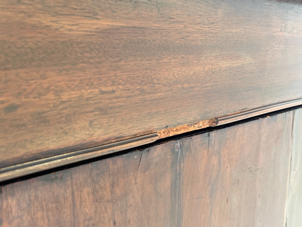 HK1151-stalai-12 Raudonmedžio rašomasis stalas su odiniu stalviršiumi 75x137x77 cm