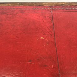 Raudonmedžio rašomasis stalas su odiniu stalviršiumi 75x137x77 cm