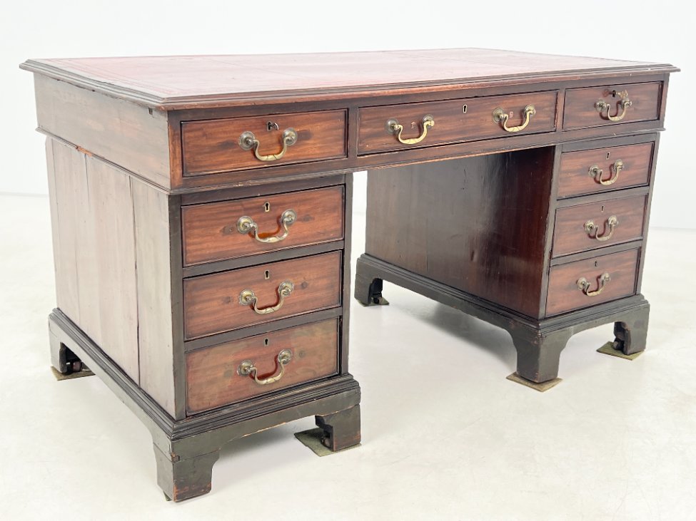 HK1151-stalai-3 Raudonmedžio rašomasis stalas su odiniu stalviršiumi 75x137x77 cm