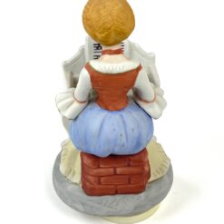 Muzikinė, porcelianinė moters statula su pianinu, sukasi aplink 9,5x11x21cm