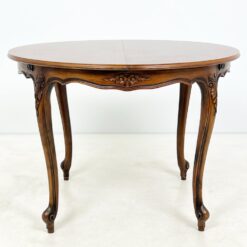 Riešutmedžio išskleidžiamas valgomojo stalas 110×110(+37)x80,5 cm