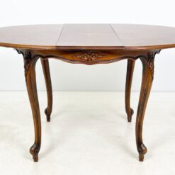 Riešutmedžio išskleidžiamas valgomojo stalas 110×110(+37)x80,5 cm