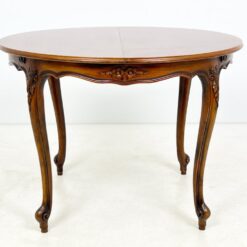 Riešutmedžio išskleidžiamas valgomojo stalas 110×110(+37)x80,5 cm