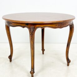 Riešutmedžio išskleidžiamas valgomojo stalas 110×110(+37)x80,5 cm