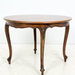 Riešutmedžio išskleidžiamas valgomojo stalas 110×110(+37)x80,5 cm