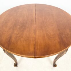 Riešutmedžio išskleidžiamas valgomojo stalas 110×110(+37)x80,5 cm