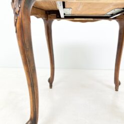 Riešutmedžio išskleidžiamas valgomojo stalas 110×110(+37)x80,5 cm