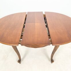 Riešutmedžio išskleidžiamas valgomojo stalas 110×110(+37)x80,5 cm