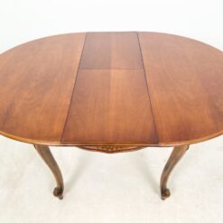 Riešutmedžio išskleidžiamas valgomojo stalas 110×110(+37)x80,5 cm