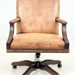 Senovinis, odinis darbo krėslas raudonmedžio rėme 75x71x103 cm, 50-52cm