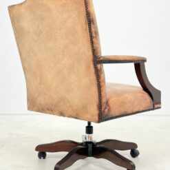 Senovinis, odinis darbo krėslas raudonmedžio rėme 75x71x103 cm, 50-52cm