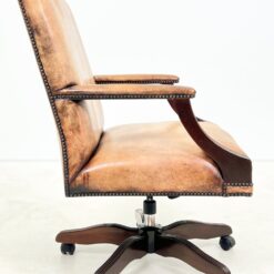 Senovinis, odinis darbo krėslas raudonmedžio rėme 75x71x103 cm, 50-52cm