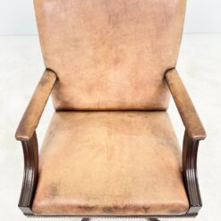 Senovinis, odinis darbo krėslas raudonmedžio rėme 75x71x103 cm, 50-52cm