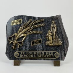 Atminimo lenta iš granito su bronzinėm detalėm 10x21x17 cm