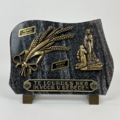 Atminimo lenta iš granito su bronzinėm detalėm 10x21x17 cm