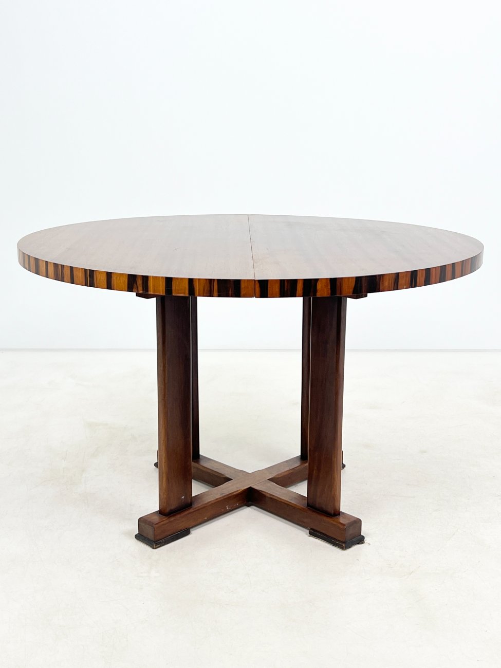 HK1193-stalai-1 Art Deco stiliaus išskleidžiamas valgomojo stalas 120×120(+41)x75 cm