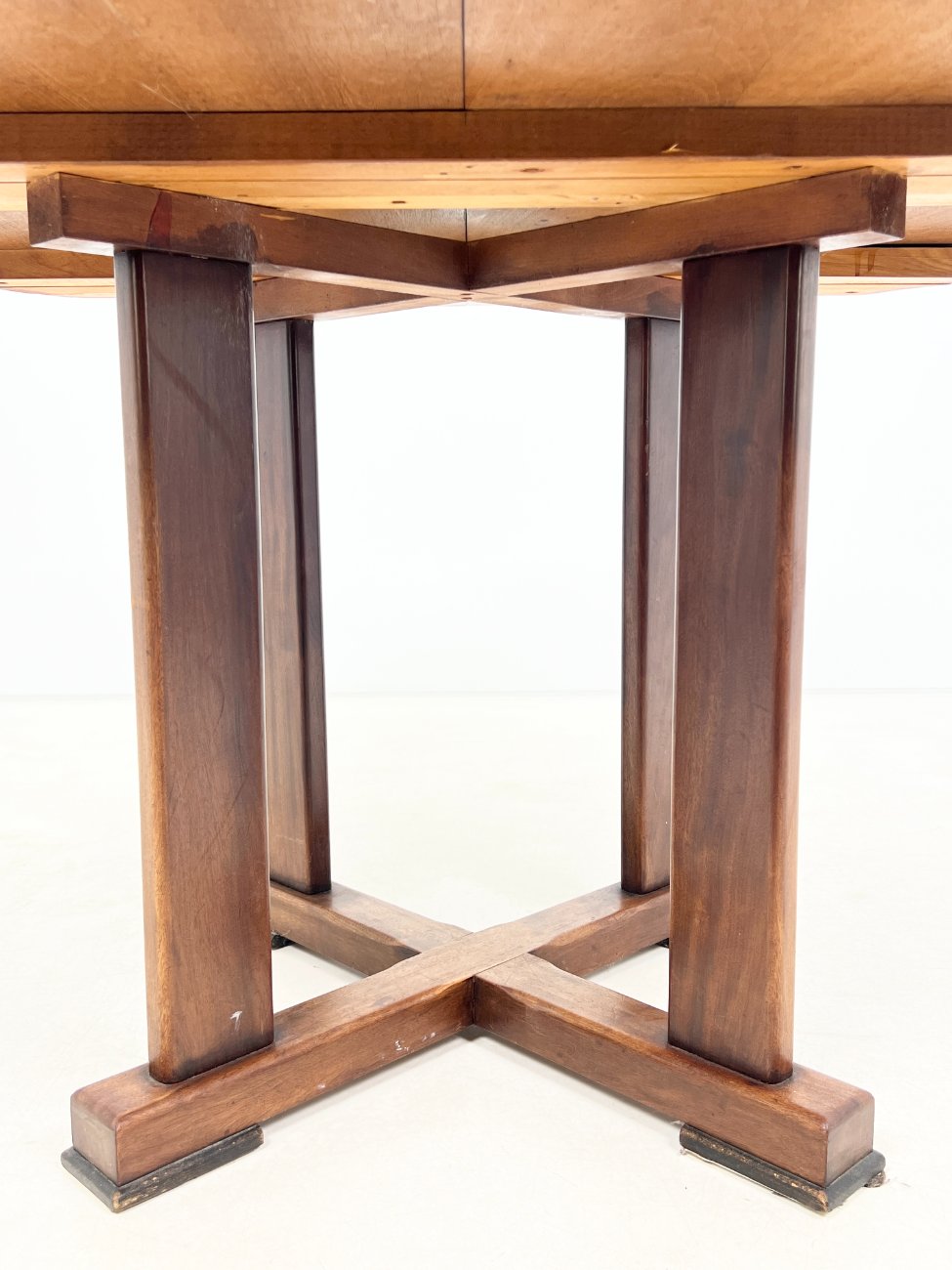 HK1193-stalai-6 Art Deco stiliaus išskleidžiamas valgomojo stalas 120×120(+41)x75 cm