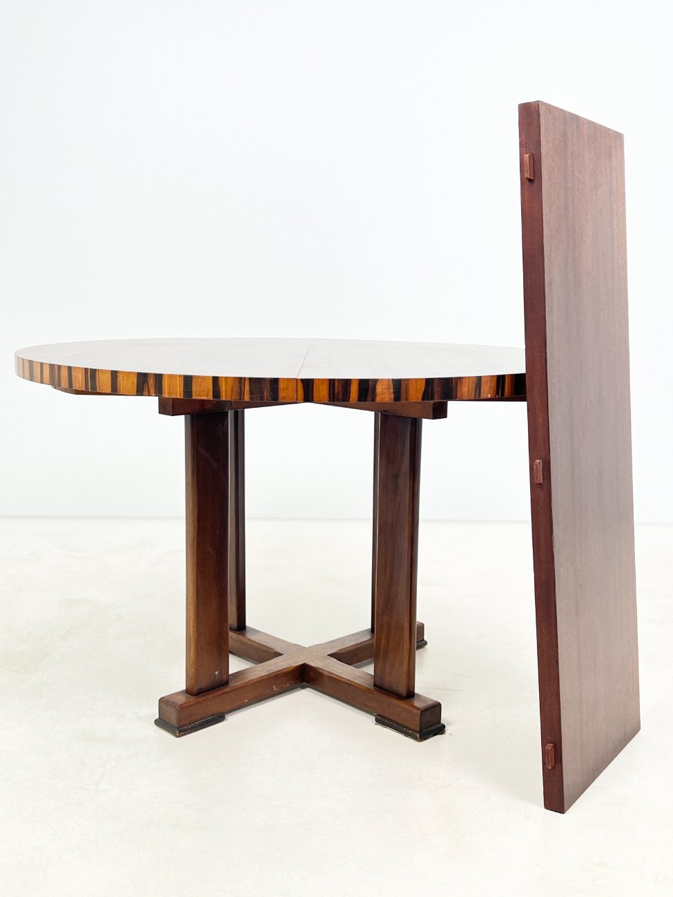 HK1193-stalai-7 Art Deco stiliaus išskleidžiamas valgomojo stalas 120×120(+41)x75 cm