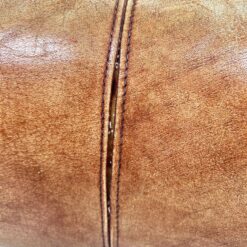 Industrinio stiliaus fotelis metaliniu rėmu ir oda 77x58x83 cm, 46 cm