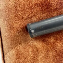 Industrinio stiliaus fotelis metaliniu rėmu ir oda 77x58x83 cm, 46 cm