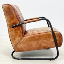 Industrinio stiliaus fotelis metaliniu rėmu ir oda 77x58x83 cm, 46 cm