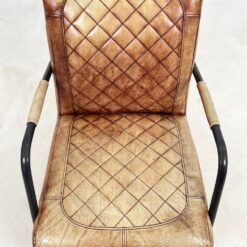 Industrinio stiliaus fotelis metaliniu rėmu ir oda 77x58x83 cm, 46 cm