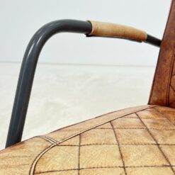 Industrinio stiliaus fotelis metaliniu rėmu ir oda 77x58x83 cm, 46 cm