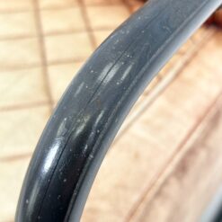 Industrinio stiliaus fotelis metaliniu rėmu ir oda 77x58x83 cm, 46 cm