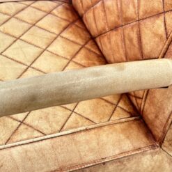 Industrinio stiliaus fotelis metaliniu rėmu ir oda 77x58x83 cm, 46 cm