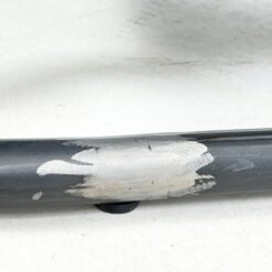 Industrinio stiliaus fotelis metaliniu rėmu ir oda 77x58x83 cm, 46 cm