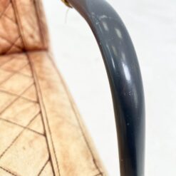 Industrinio stiliaus fotelis metaliniu rėmu ir oda 77x58x83 cm, 46 cm