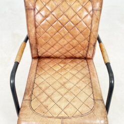 Industrinio stiliaus fotelis metaliniu rėmu ir oda 77x58x83 cm, 46 cm