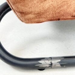 Industrinio stiliaus fotelis metaliniu rėmu ir oda 77x58x83 cm, 46 cm