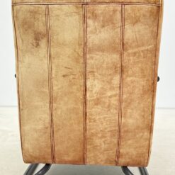 Industrinio stiliaus fotelis metaliniu rėmu ir oda 77x58x83 cm, 46 cm