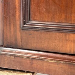 Trijų durų raudonmedžio rūbų spinta su veidrodžiu 73x219x202 cm