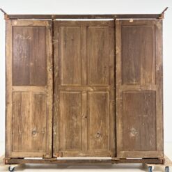 Trijų durų raudonmedžio rūbų spinta su veidrodžiu 73x219x202 cm